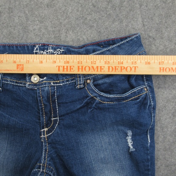 Amethyst Women's Capri Jeans Blue Distressed Stretch Size 11 Audrina - Picture 4 of 14